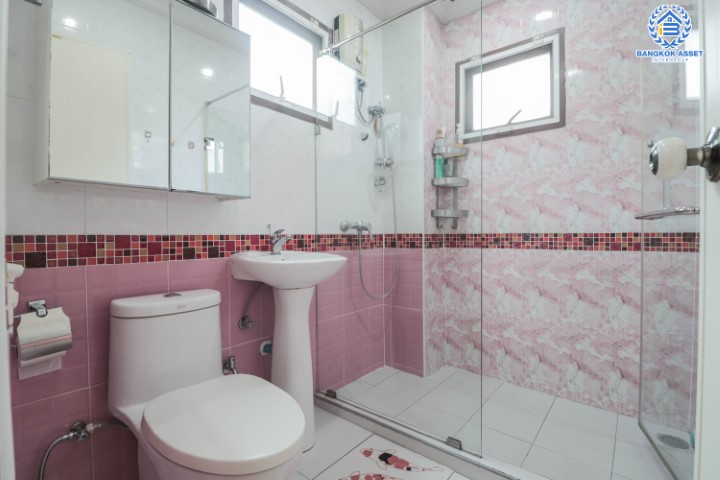 *****บ้านเดี่ยวมือสองนนทบุรี ทำเลโซนเมือง! แบรนด์ แสนสิริ* ม.บุราสิริ สนามบินน้ำ บ้านต่อเติมพร้อมอยู่ บนเนื้อที่ 112 ตร.ว. ฟังก์ชั่น 7 ห้องนอน 7 ห้องน้ำ 4 ที่จอด ภายในกว้างขวางเแบ่งเป็นสัดส่วน แถมฟรี !! เครื่องปรับอากาศ 10 เครื่อง, เครื่องทำน้ำอุ่น 5 เครื่อง บิ้วท์อินท์จัดเต็มทั้งหลัง! บนสุดยอดทำเลทอง ใกล้เซ็นทรัลรัตนาธิเบศร์ และ MRT สายสีม่วง "สถานีแยกนนทบุรี1"